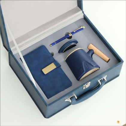 Coffret cadeau d'affaires — Carnet A5, stylo à pointe tactile et tasse en céramique avec filtre, personnalisable aux couleurs de votre entreprise
