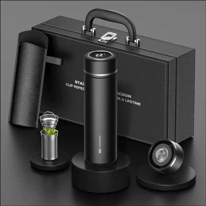 Coffret cadeau d'affaires — Mug isotherme à couvercle interchangeable et housse de mug, personnalisable aux couleurs de votre entreprise