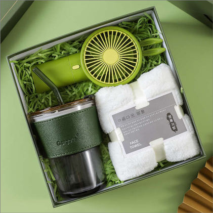 Coffret cadeau — Verre, ventilateur et serviette, personnalisable aux couleurs de votre entreprise