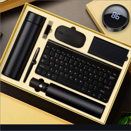 Parure clavier & souris — Clavier sans fil, clé USB, parapluie, mug isotherme, souris sans fil, batterie externe et stylo à pointe tactile, personnalisable aux couleurs de votre entreprise