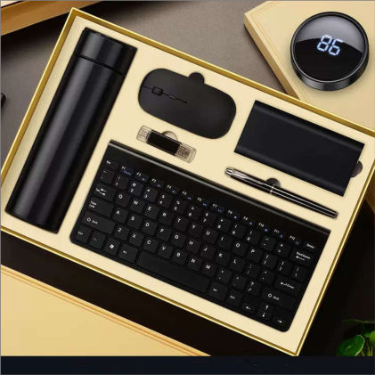 Parure clavier & souris — Clavier sans fil, clé USB, stylo à pointe tactile, souris sans fil et batterie externe, personnalisable aux couleurs de votre entreprise
