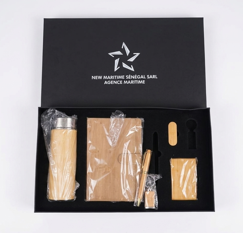 Coffret noir New Maritime Group avec thermos et accessoires
