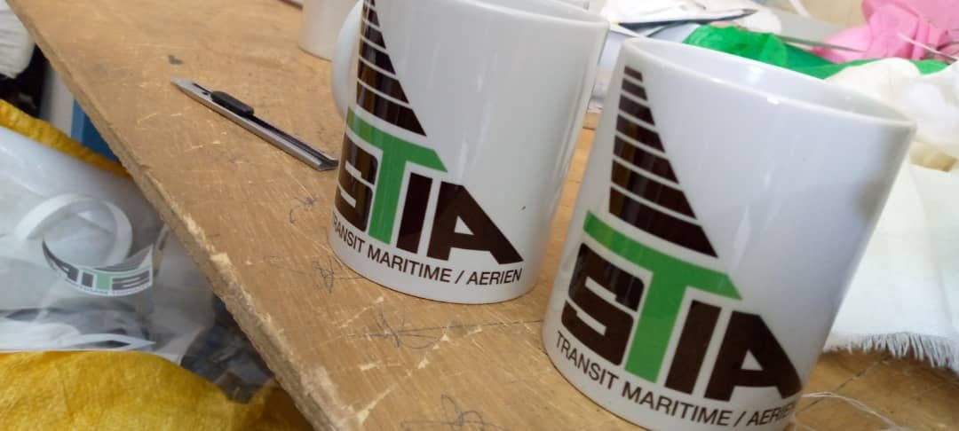 Mugs personnalisés STIA en cours de production