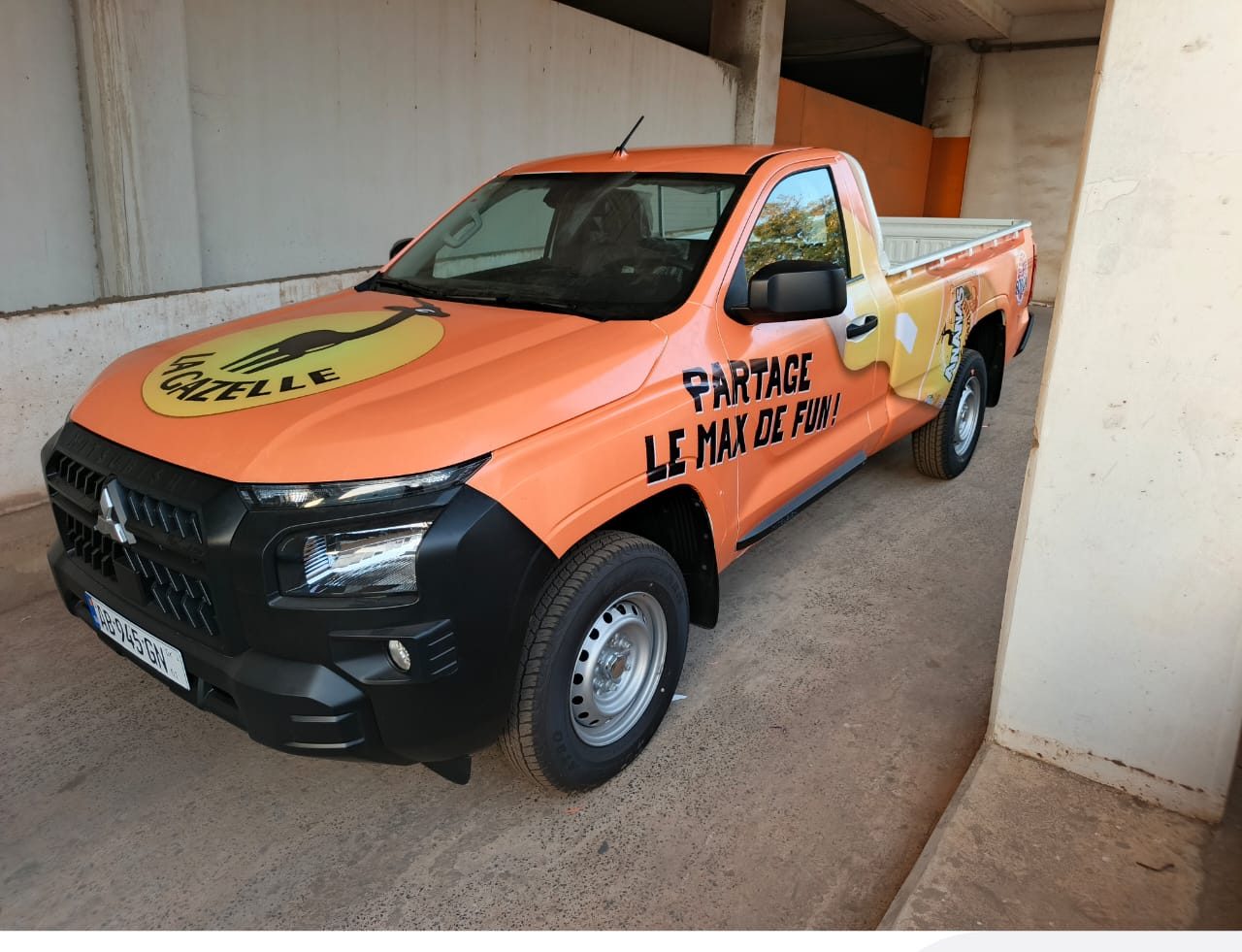 Pick-up entièrement habillé aux couleurs de la marque Gazelle